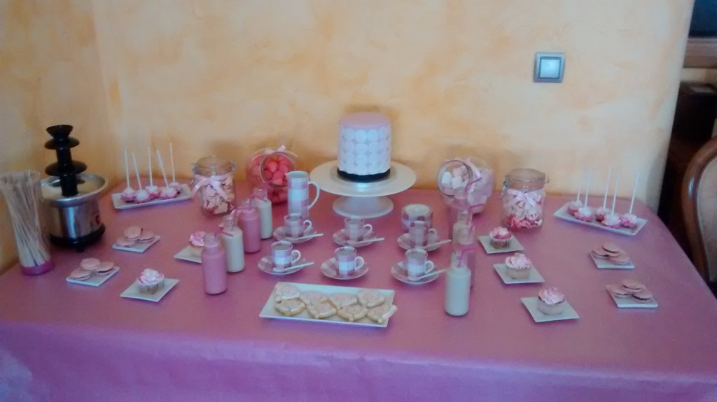 Mesa dulce en tonos rosas 1